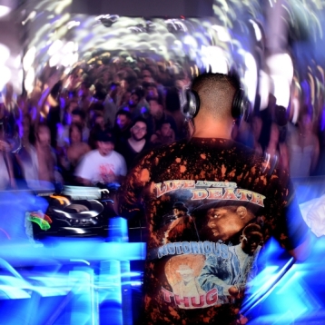 armandvanhelden-zamna-primer-festival