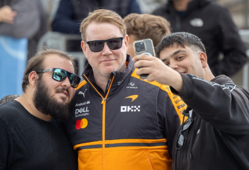 selfie-fans-mclaren