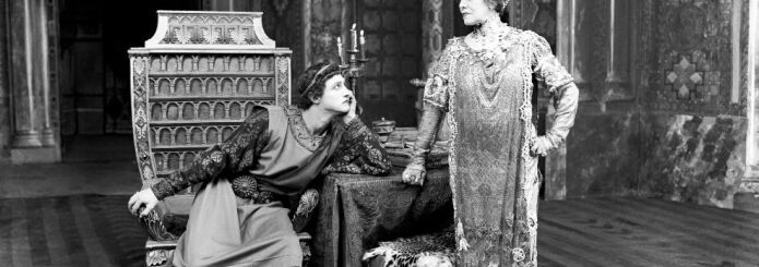 women-theatre