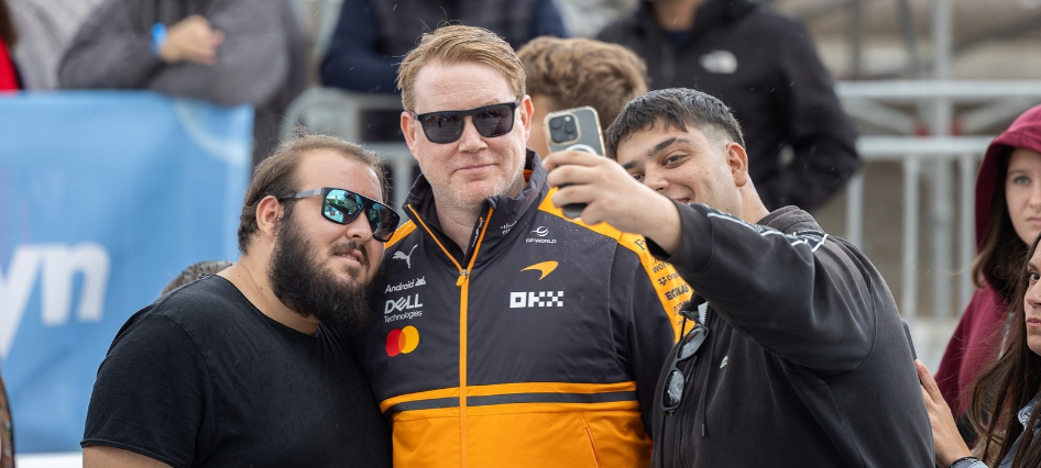 selfie-fans-mclaren